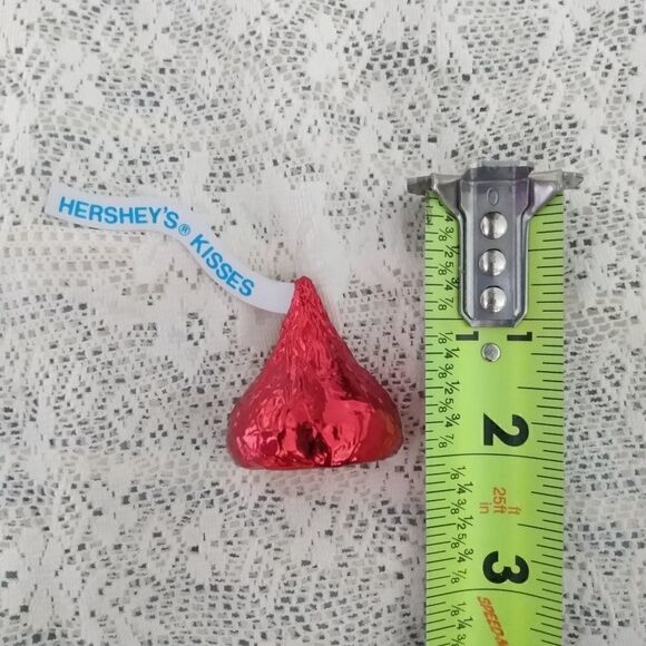 EUC VINTAGE HALLMARK 1989 Hershey's 2" Red Foil Kiss Valentine's Brooch/Pin - Picture 4 of 5